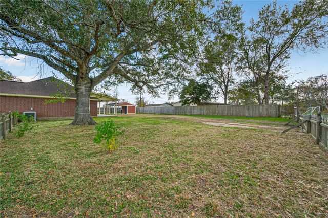 653 Nelson Street, Sealy, TX 77474
