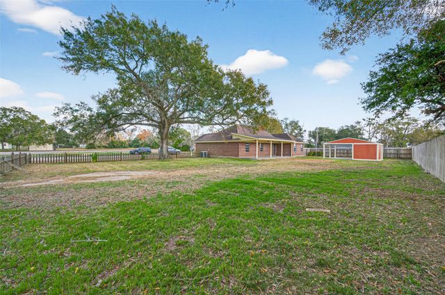 653 Nelson Street, Sealy, TX 77474