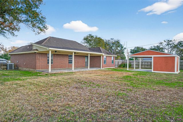 653 Nelson Street, Sealy, TX 77474