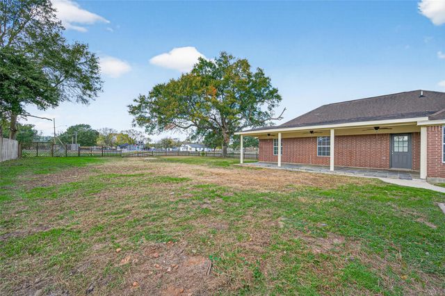 653 Nelson Street, Sealy, TX 77474