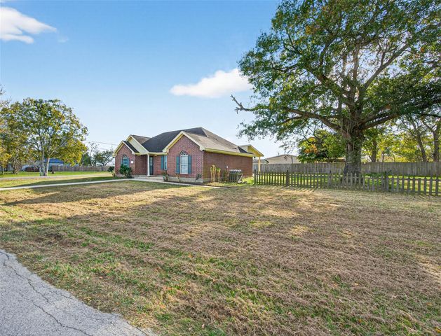 653 Nelson Street, Sealy, TX 77474