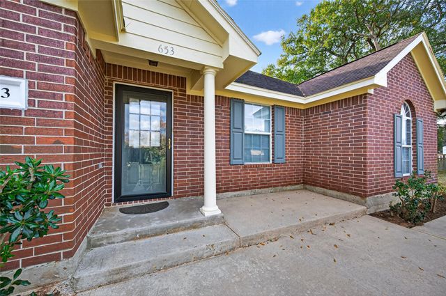 653 Nelson Street, Sealy, TX 77474