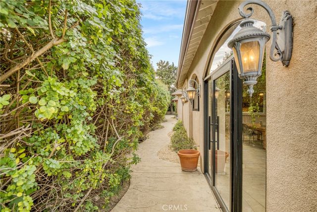 10566 Andora, Chatsworth, CA 91311