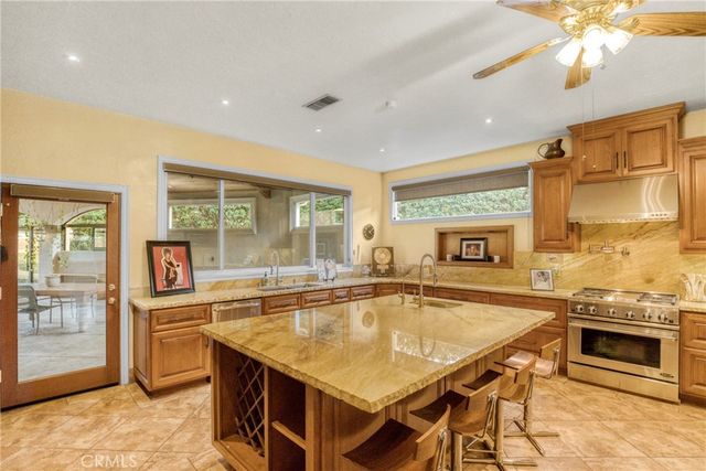 10566 Andora, Chatsworth, CA 91311