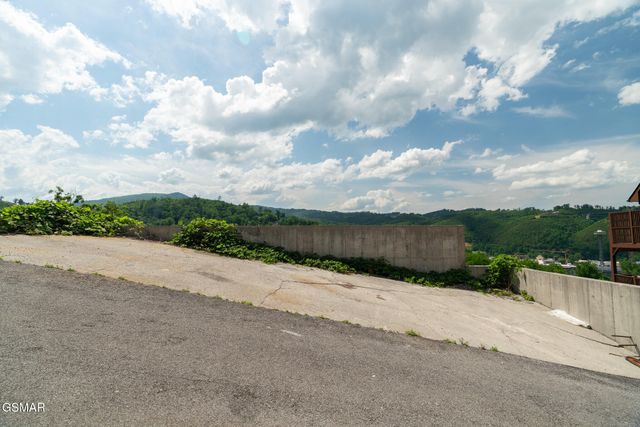 744 Widows Knob Road, Gatlinburg, TN 37738