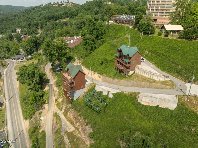 744 Widows Knob Road, Gatlinburg, TN 37738