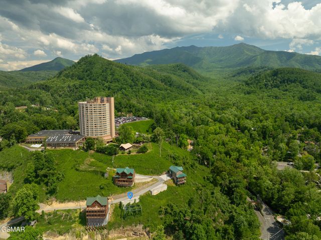 744 Widows Knob Road, Gatlinburg, TN 37738