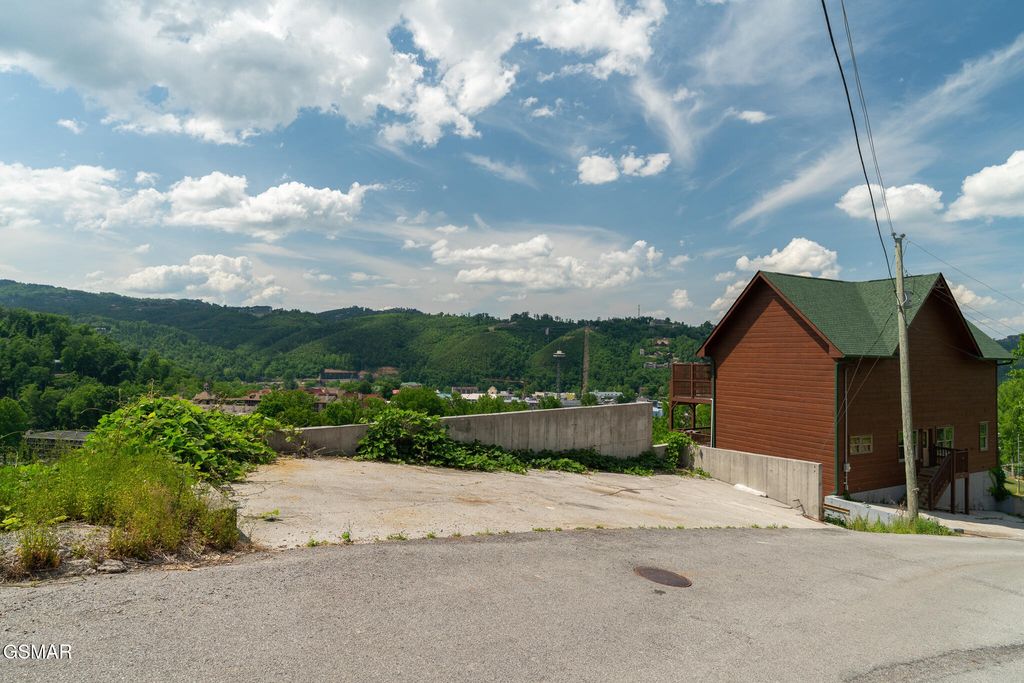 744 Widows Knob Road, Gatlinburg, TN 37738