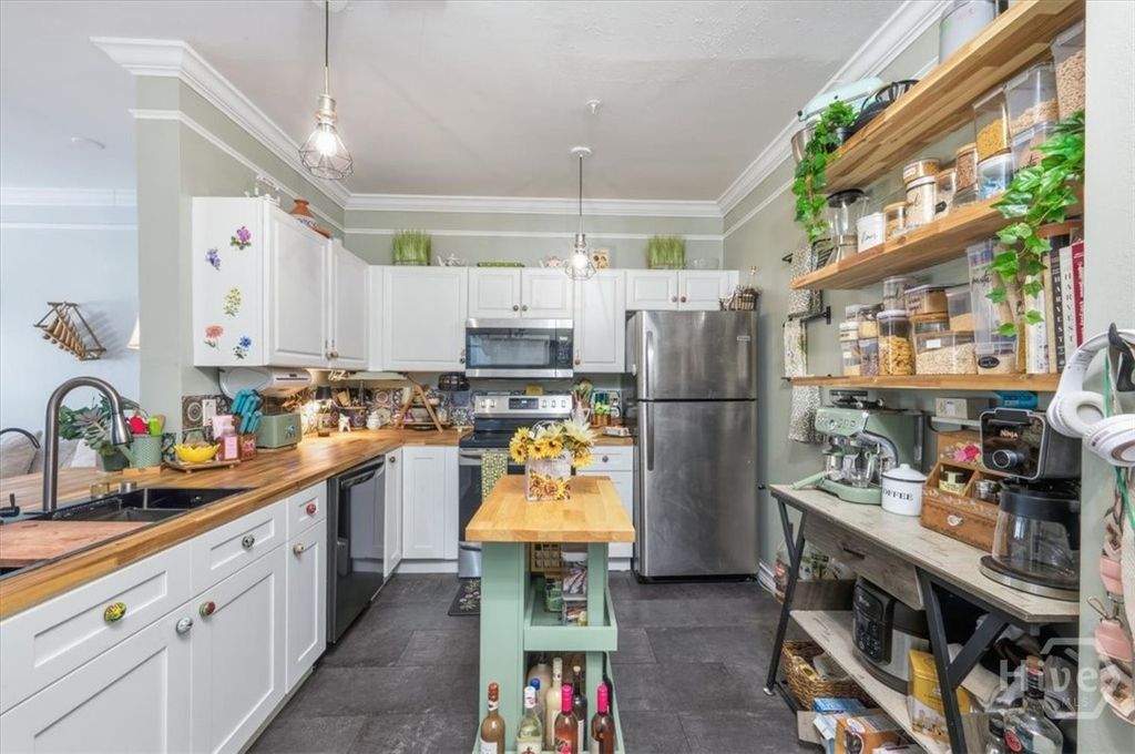 Image 11 of property listing at 2317 Whitemarsh Way, Savannah, GA 31410
