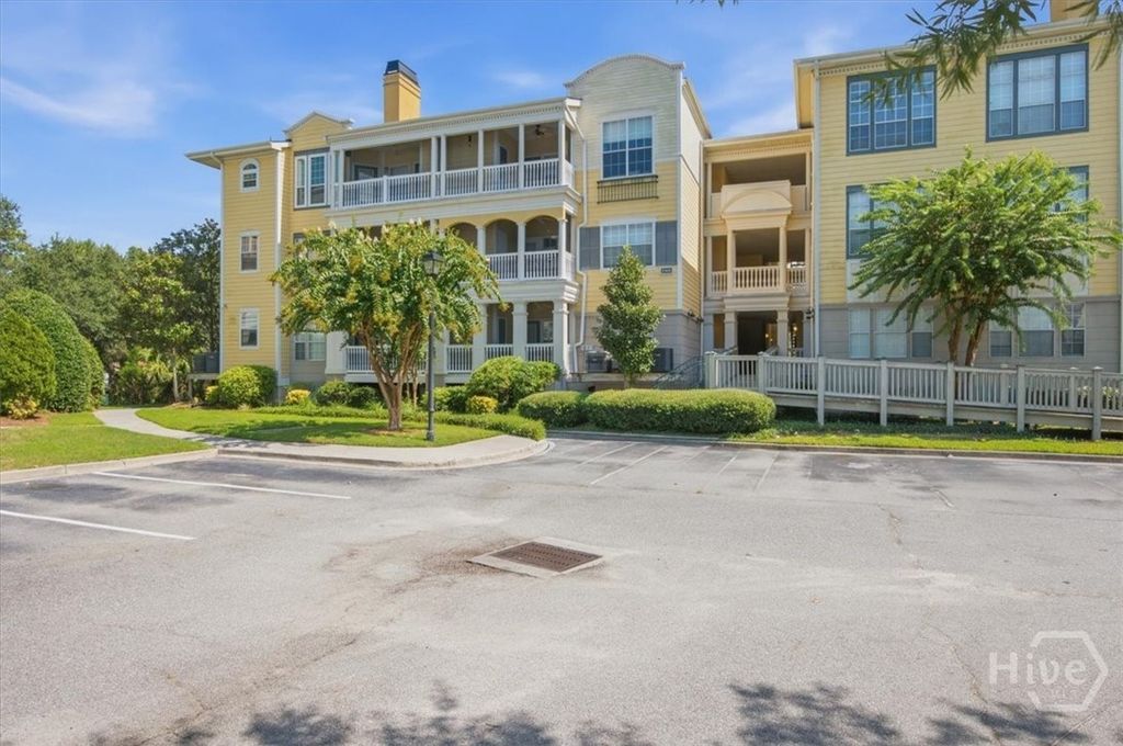 Image 2 of property listing at 2317 Whitemarsh Way, Savannah, GA 31410