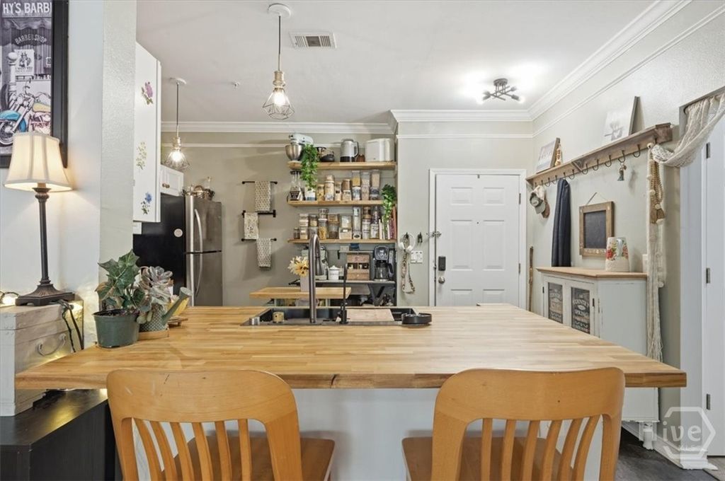 Image 8 of property listing at 2317 Whitemarsh Way, Savannah, GA 31410
