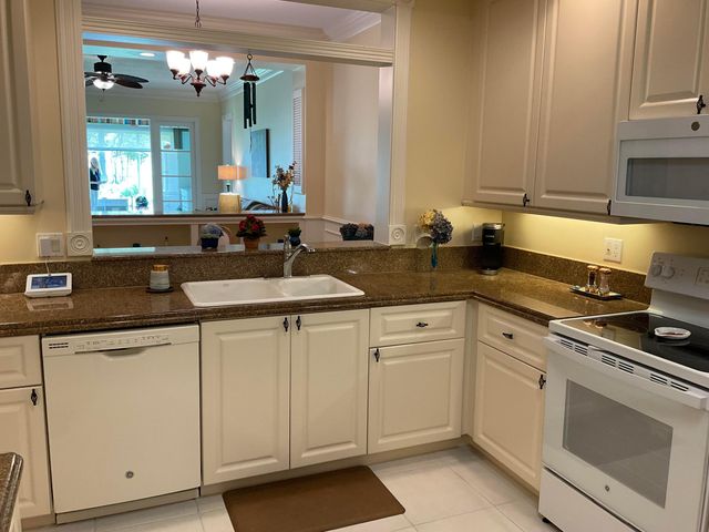 27 Harbour Isle Drive W 105, Fort Pierce, FL 34949