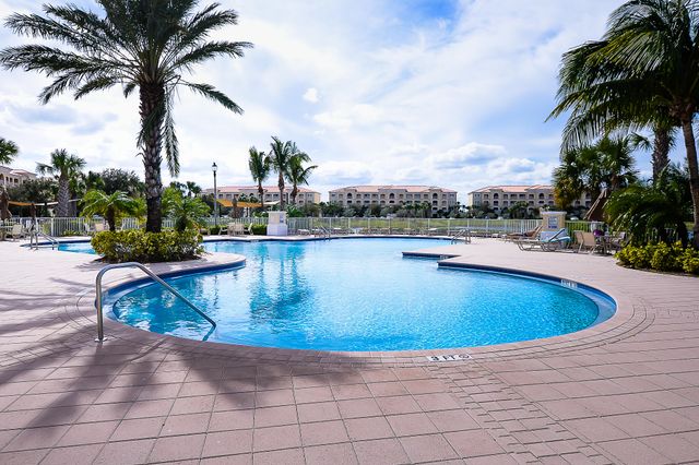 27 Harbour Isle Drive W 105, Fort Pierce, FL 34949