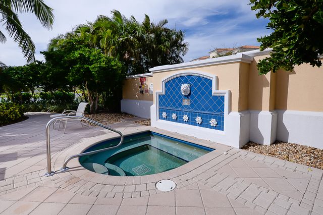 27 Harbour Isle Drive W 105, Fort Pierce, FL 34949