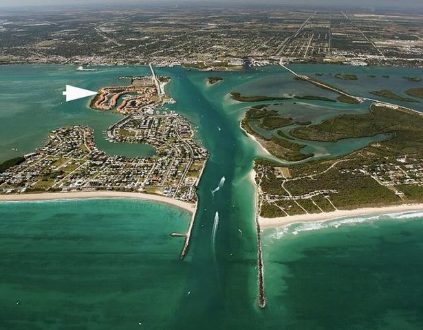 27 Harbour Isle Drive W 105, Fort Pierce, FL 34949