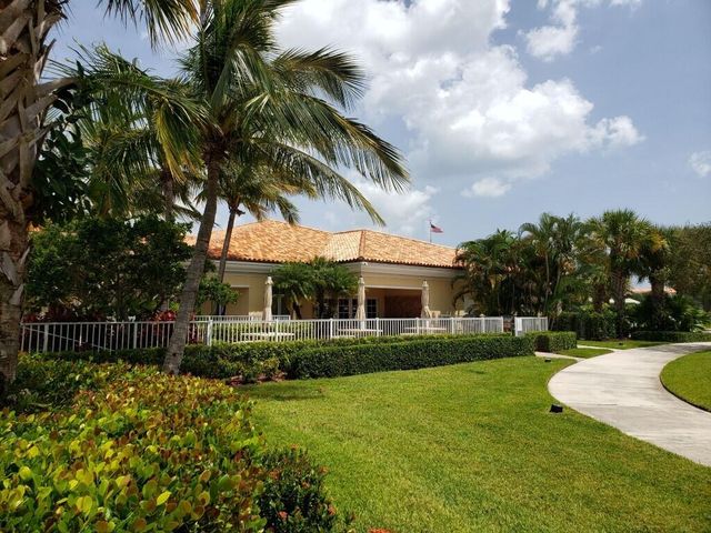 27 Harbour Isle Drive W 105, Fort Pierce, FL 34949