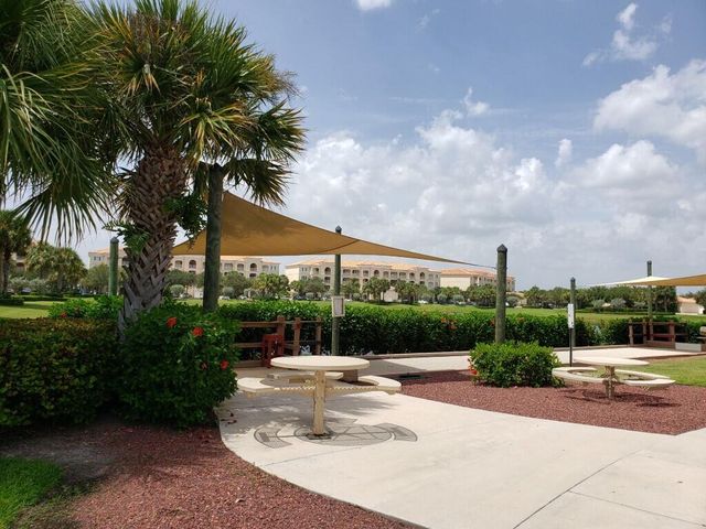 27 Harbour Isle Drive W 105, Fort Pierce, FL 34949