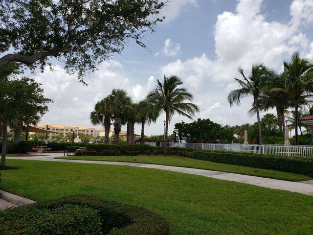 27 Harbour Isle Drive W 105, Fort Pierce, FL 34949