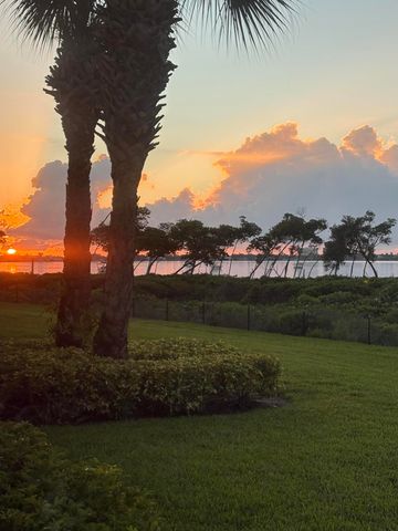27 Harbour Isle Drive W 105, Fort Pierce, FL 34949
