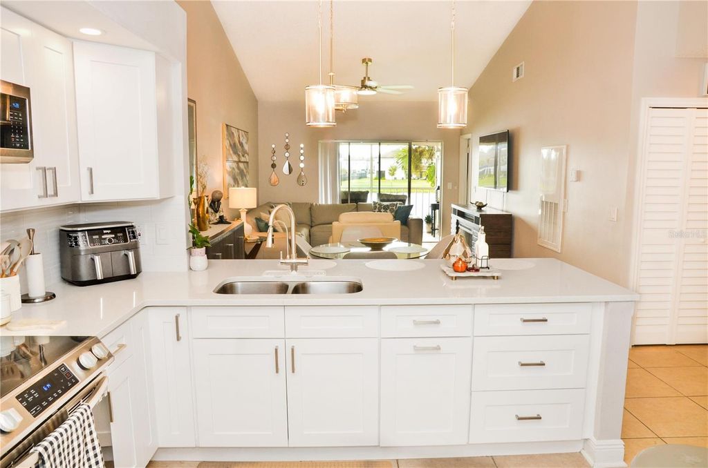 Image 5 of property listing at 13852 TIMBERBROOKE DRIVE 202, Orlando, FL 32824