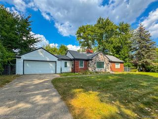 19128 Coral Gables Street, Southfield, MI 48076