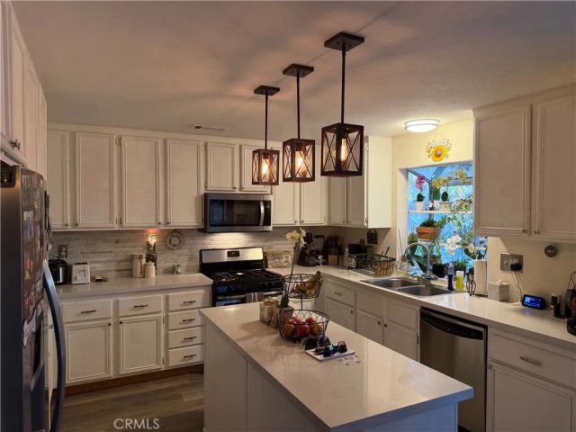 1600 Hickory Wood, Hemet, CA 92545