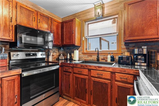 939 Country Place Drive, Coolbaugh Twp, PA 18466