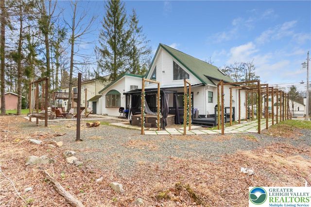 939 Country Place Drive, Coolbaugh Twp, PA 18466