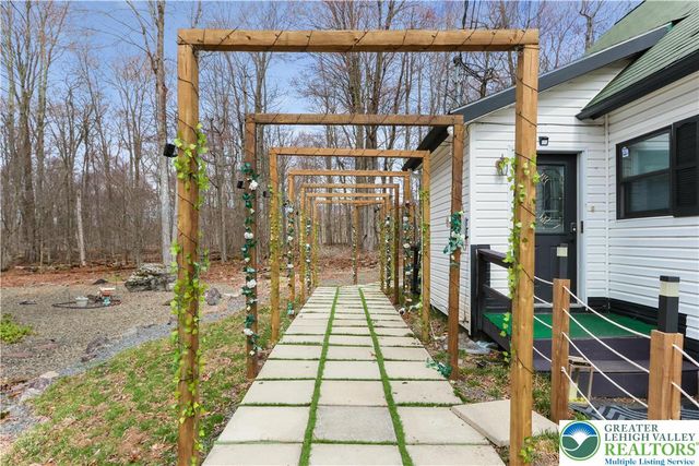 939 Country Place Drive, Coolbaugh Twp, PA 18466