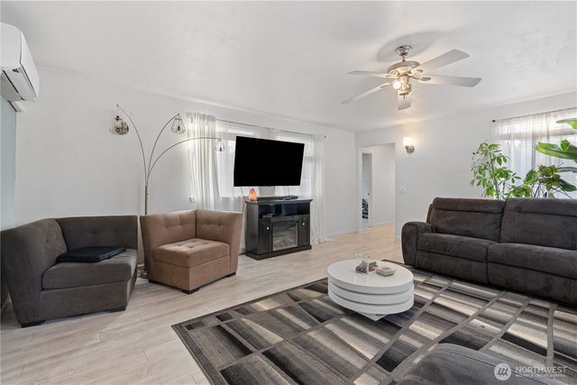 208 Pike St NE, Auburn, WA 98002