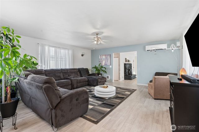 208 Pike St NE, Auburn, WA 98002