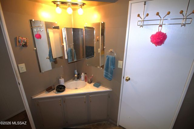 182 W Palma Drive, Green Valley, AZ 85614