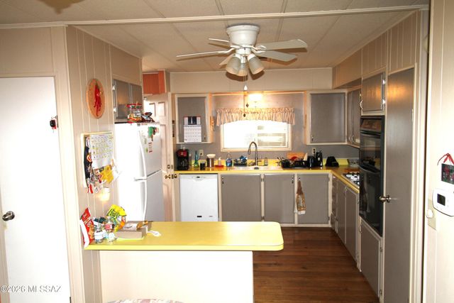 182 W Palma Drive, Green Valley, AZ 85614