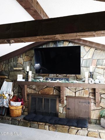 1615 N Thyre Drive, Genoa, OH 43430