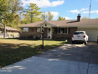 1615 N Thyre Drive, Genoa, OH 43430