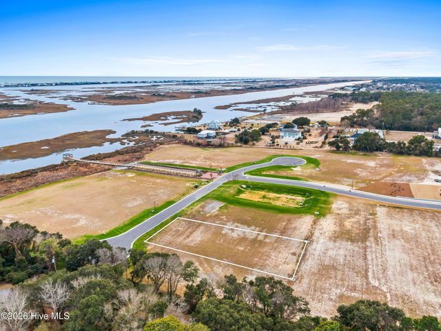 100 N Glimmering Glass Lane, Hampstead, NC 28443