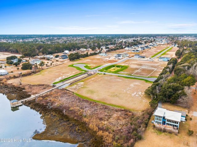 100 N Glimmering Glass Lane, Hampstead, NC 28443