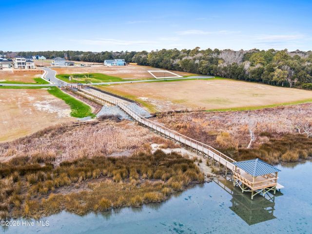 100 N Glimmering Glass Lane, Hampstead, NC 28443