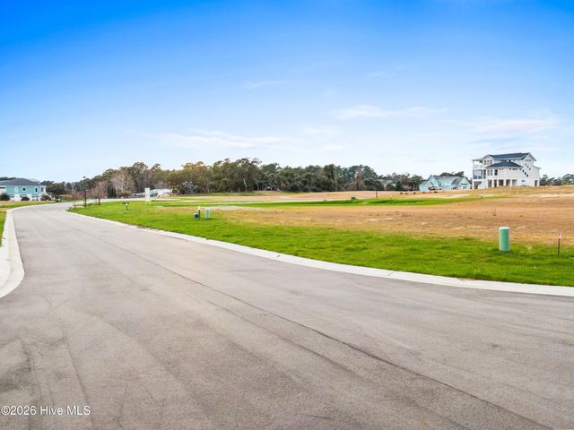 100 N Glimmering Glass Lane, Hampstead, NC 28443