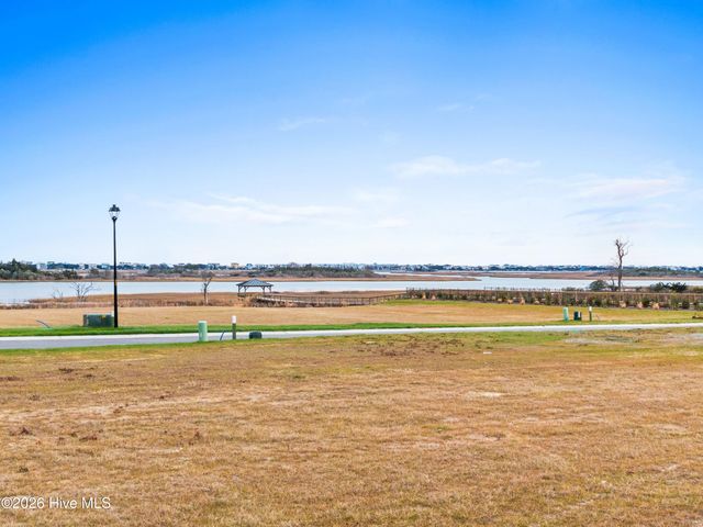 100 N Glimmering Glass Lane, Hampstead, NC 28443