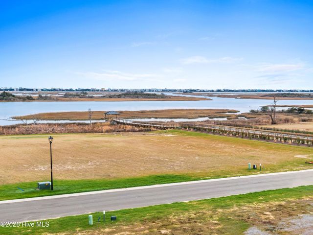 100 N Glimmering Glass Lane, Hampstead, NC 28443