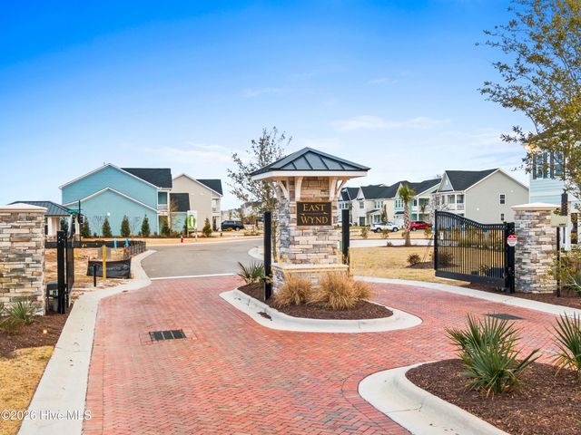 100 N Glimmering Glass Lane, Hampstead, NC 28443