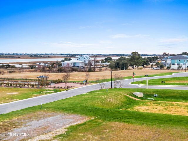 100 N Glimmering Glass Lane, Hampstead, NC 28443