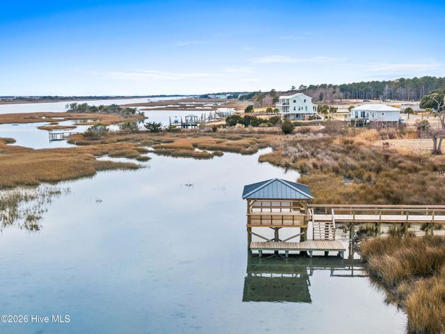 100 N Glimmering Glass Lane, Hampstead, NC 28443