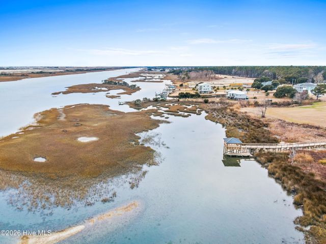 100 N Glimmering Glass Lane, Hampstead, NC 28443