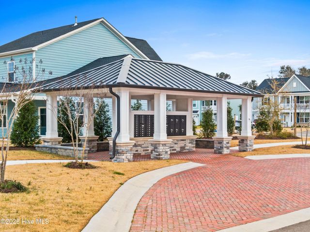100 N Glimmering Glass Lane, Hampstead, NC 28443