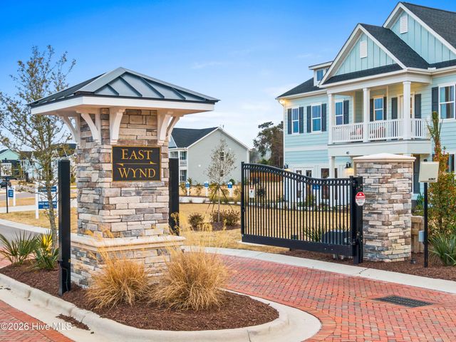 100 N Glimmering Glass Lane, Hampstead, NC 28443