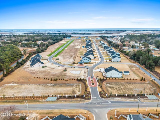 100 N Glimmering Glass Lane, Hampstead, NC 28443