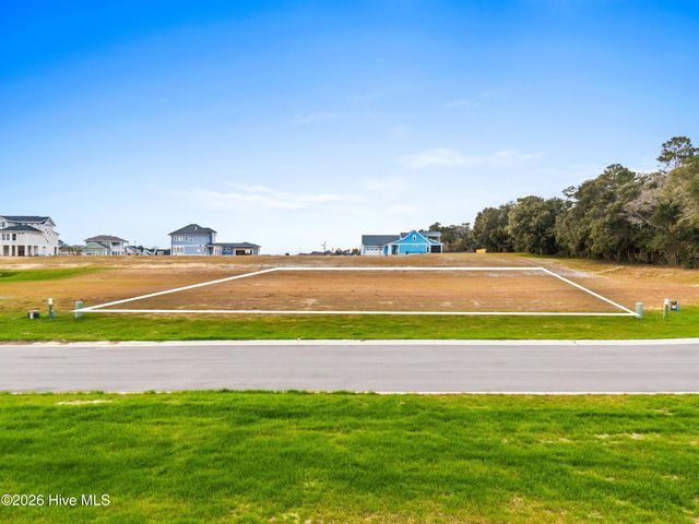 100 N Glimmering Glass Lane, Hampstead, NC 28443