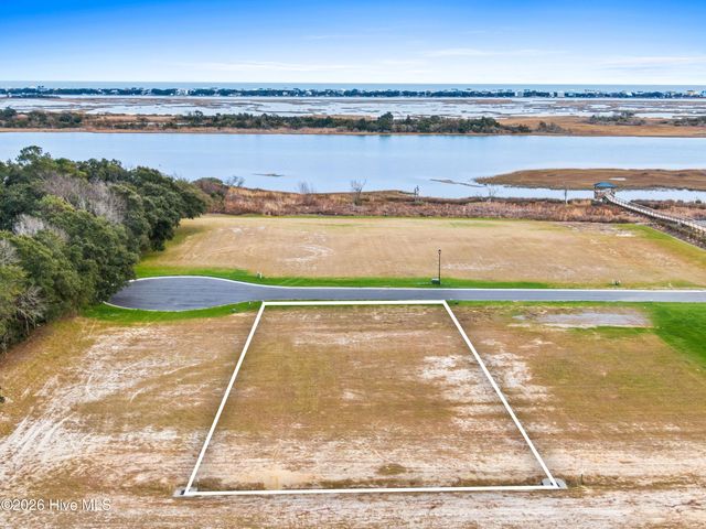 100 N Glimmering Glass Lane, Hampstead, NC 28443